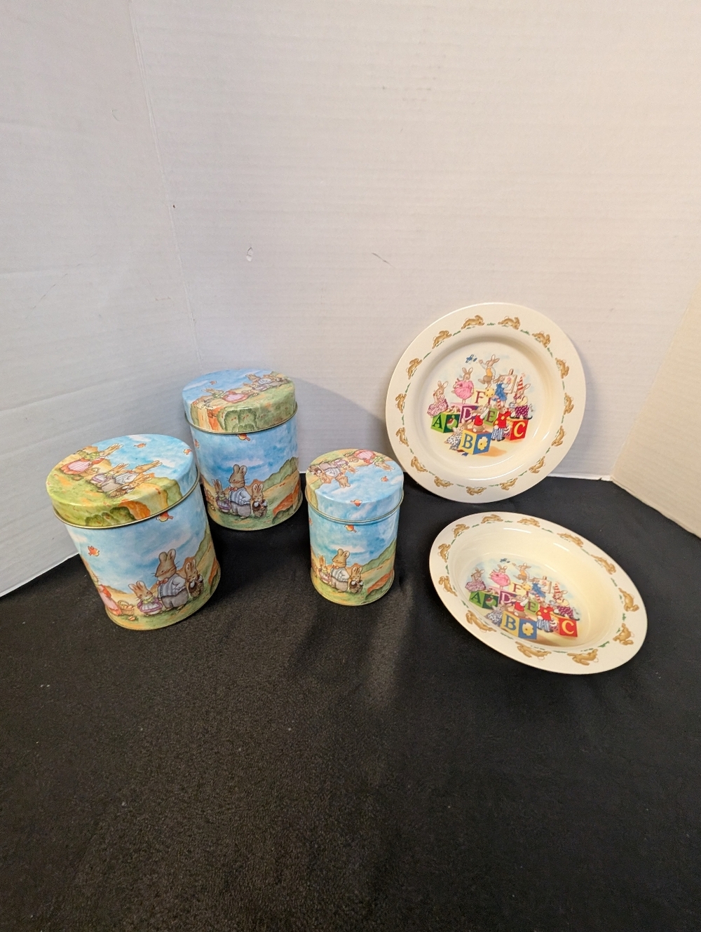 Royal Doulton Bunnykins Kids Child Melamine Dinner Set Plate Bowl Nesting Tins